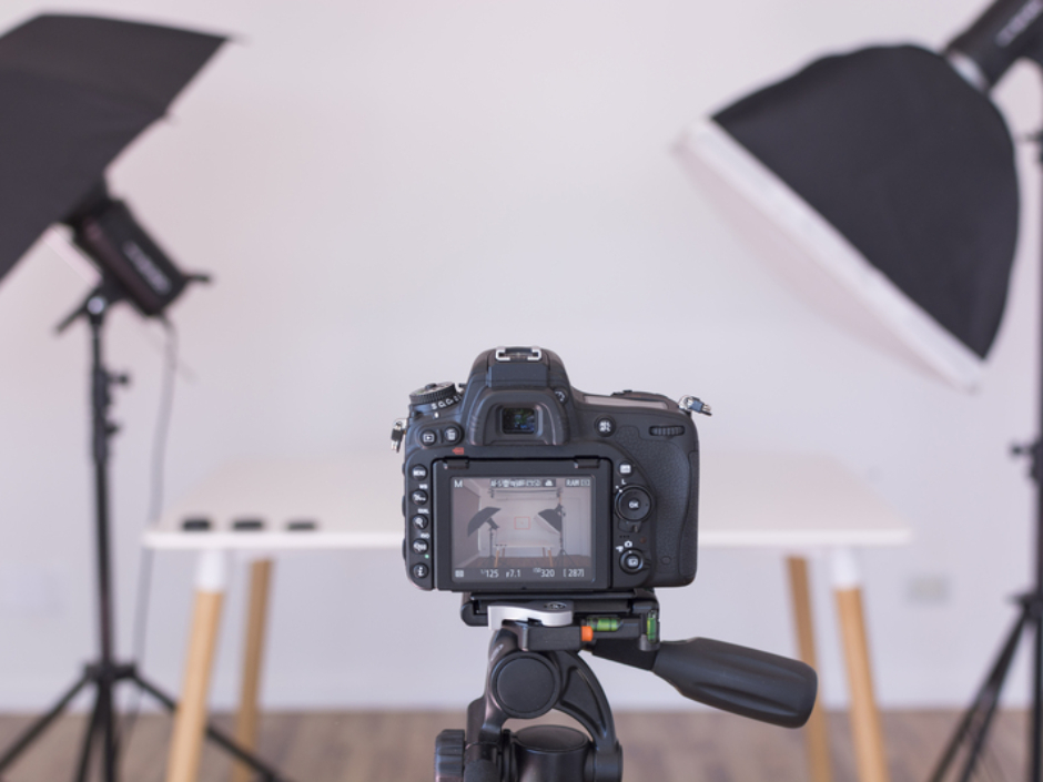 view-professional-modern-camera-screen-tripod